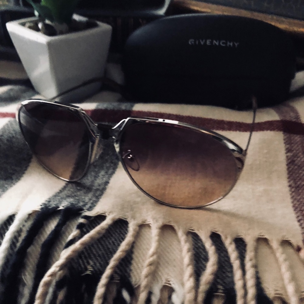 🕶 GIVENCHY Unisex Sunglasses 😎